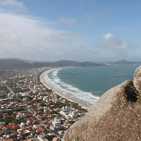 Praia De Mariscal A 50 Metros Do Mar Bombinhas Exterior photo